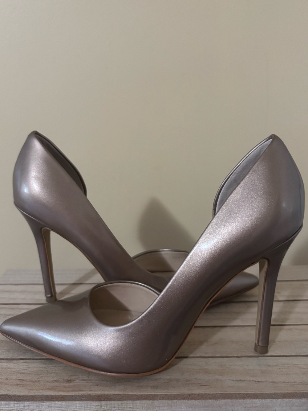 Guess| d’Orsay Pewter Gunmetal Patent Leather Pointed-Toe Stiletto Heels Sz 6.5